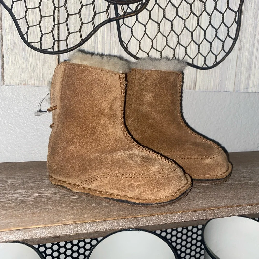 UGG Boots Shoes Booties (Infant) S/N 5206 Size S 6